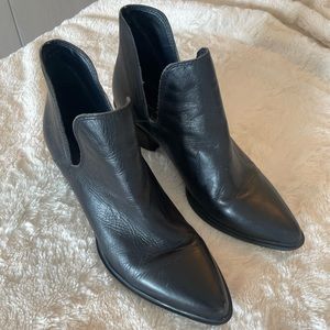 Steven by Steve Madden black size 10 ankle booties